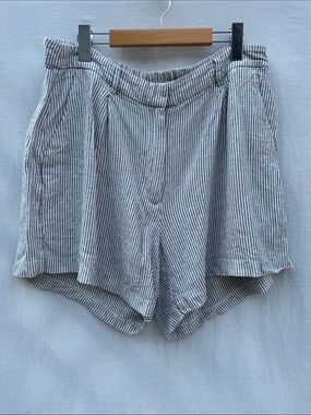 Old Navy High-Waist Striped Linen-Blend Shorts in Light Gray and White